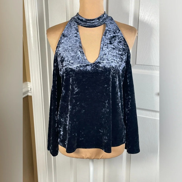 American Eagle Outfitters Crushed Velvet Cold Shoulder Swing Top Size Small NWT - Picture 7 of 11